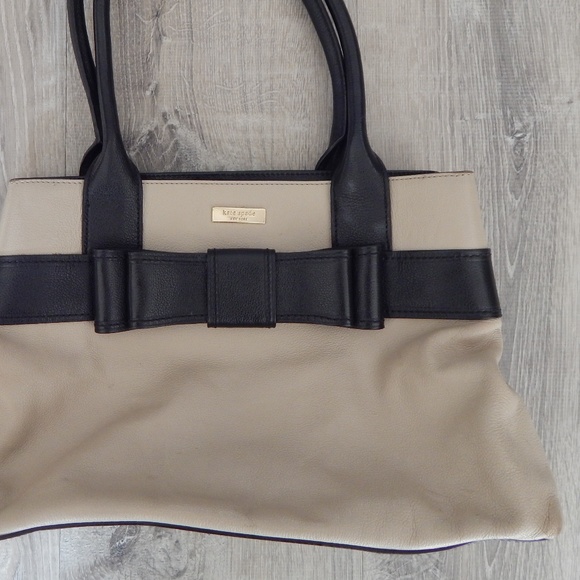 kate spade Handbags - Kate Spade / shoulder bag with bow